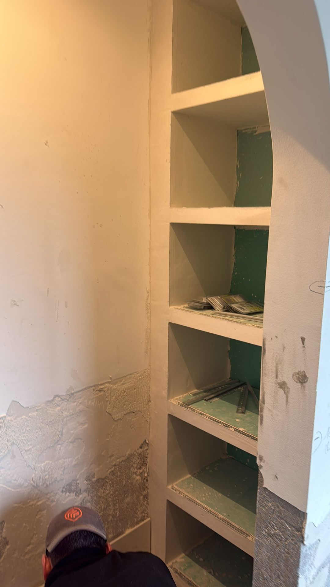 Re-plastering an arched alcove over an old damp wall on a Hampshire renovation by SJM Plastering